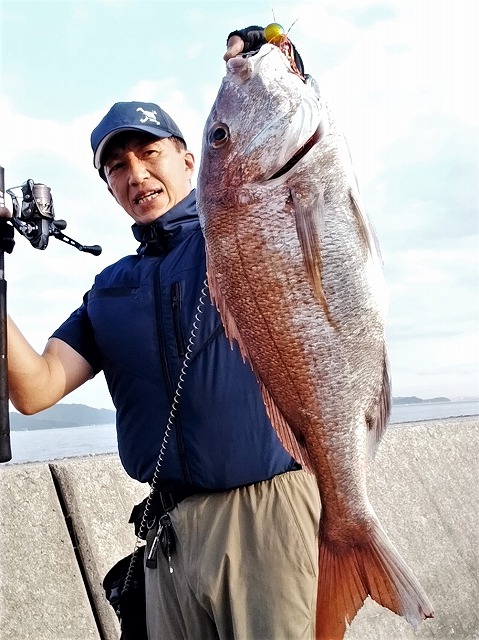 マダイ61cmブツ持ち