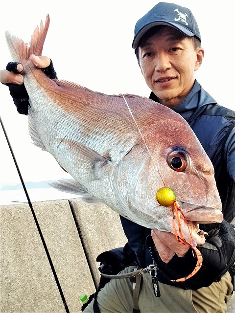 マダイブツ持ち写真